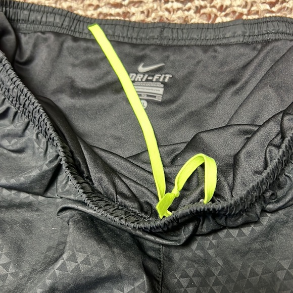 Woman's Nike‎ shorts - Picture 6 of 10